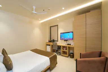All Seasons Stay – One of the besthotels in Lucknow with deluxe rooms, blending modern comfort with a homely ambiance.